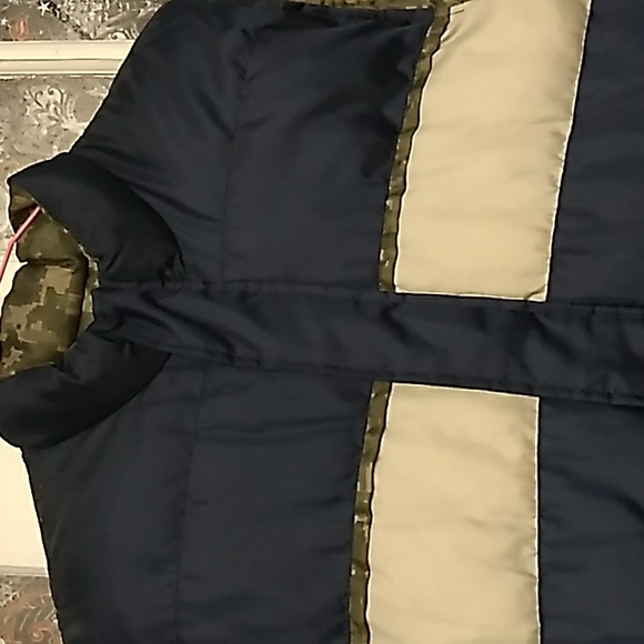 Old Navy Reversible puffer vest men's med - Picture 2 of 8